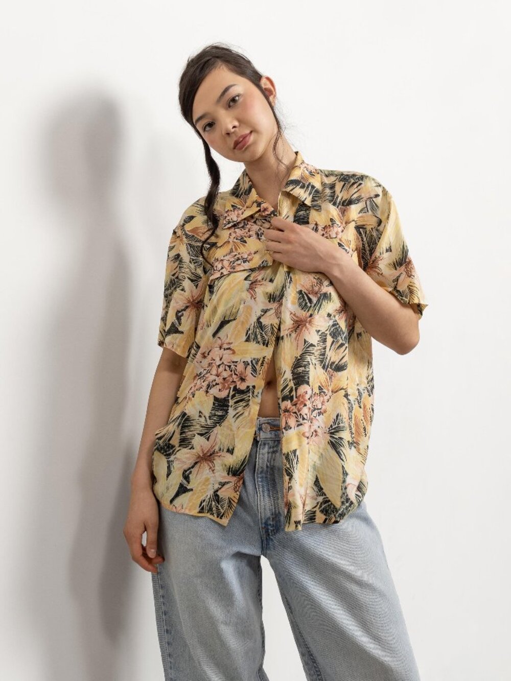 SILK BLOUSE Vintage Hawaiian Print Pattern Yellow Short Sleeve Shirt Flowy